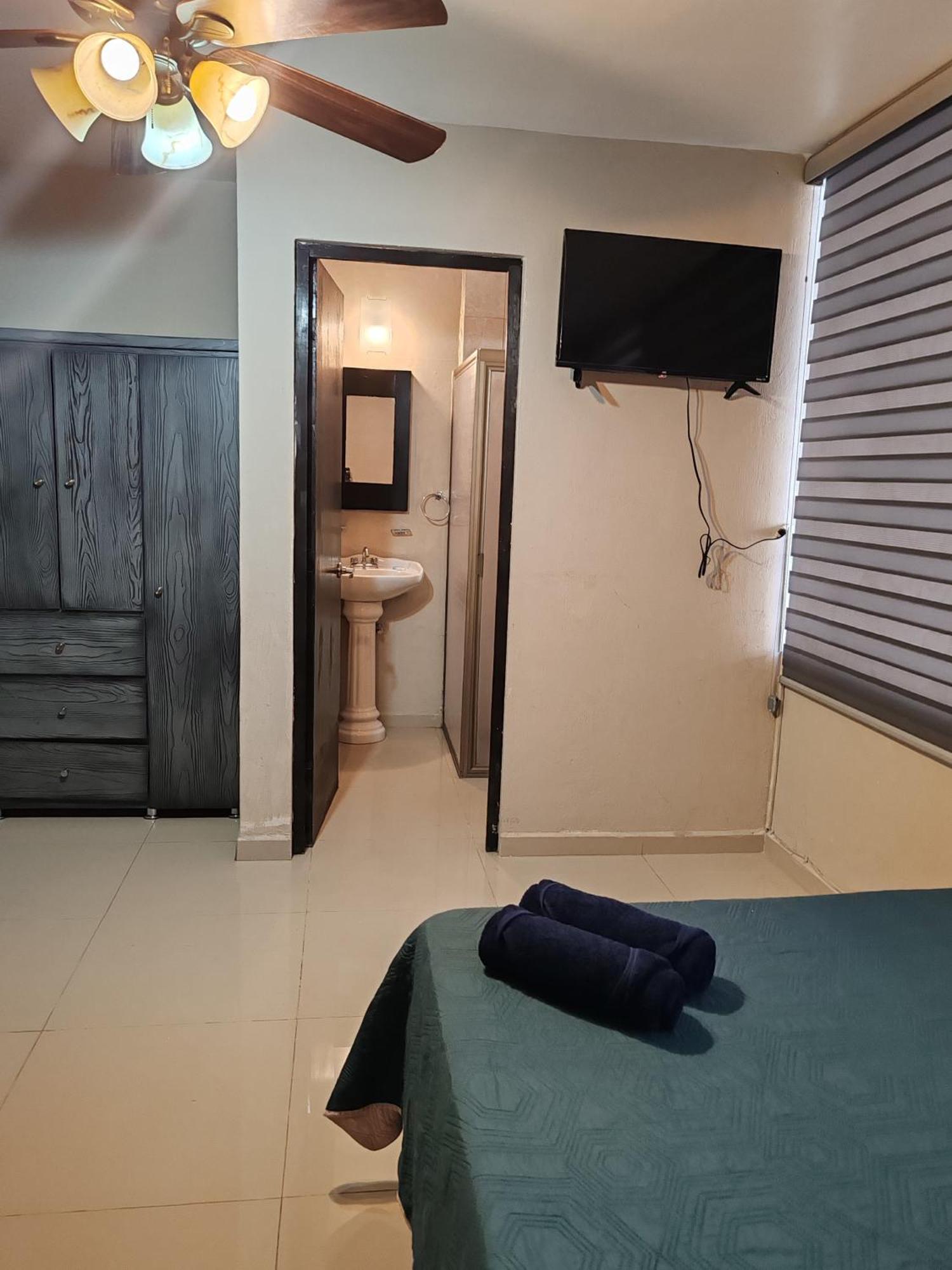 Hostal Vitta Guadalajara Exteriör bild